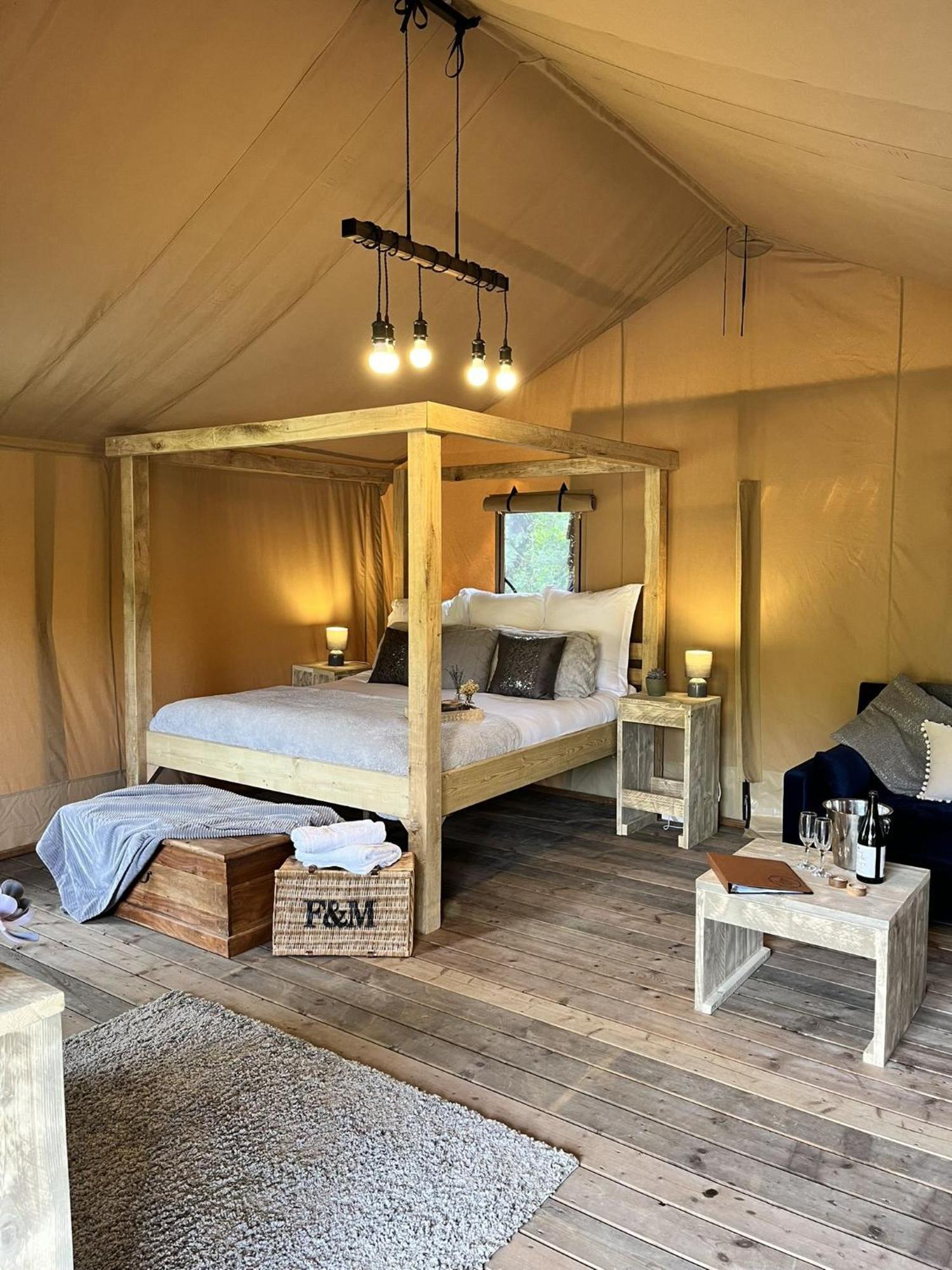 Teal Safari Tent Droitwich Exterior photo