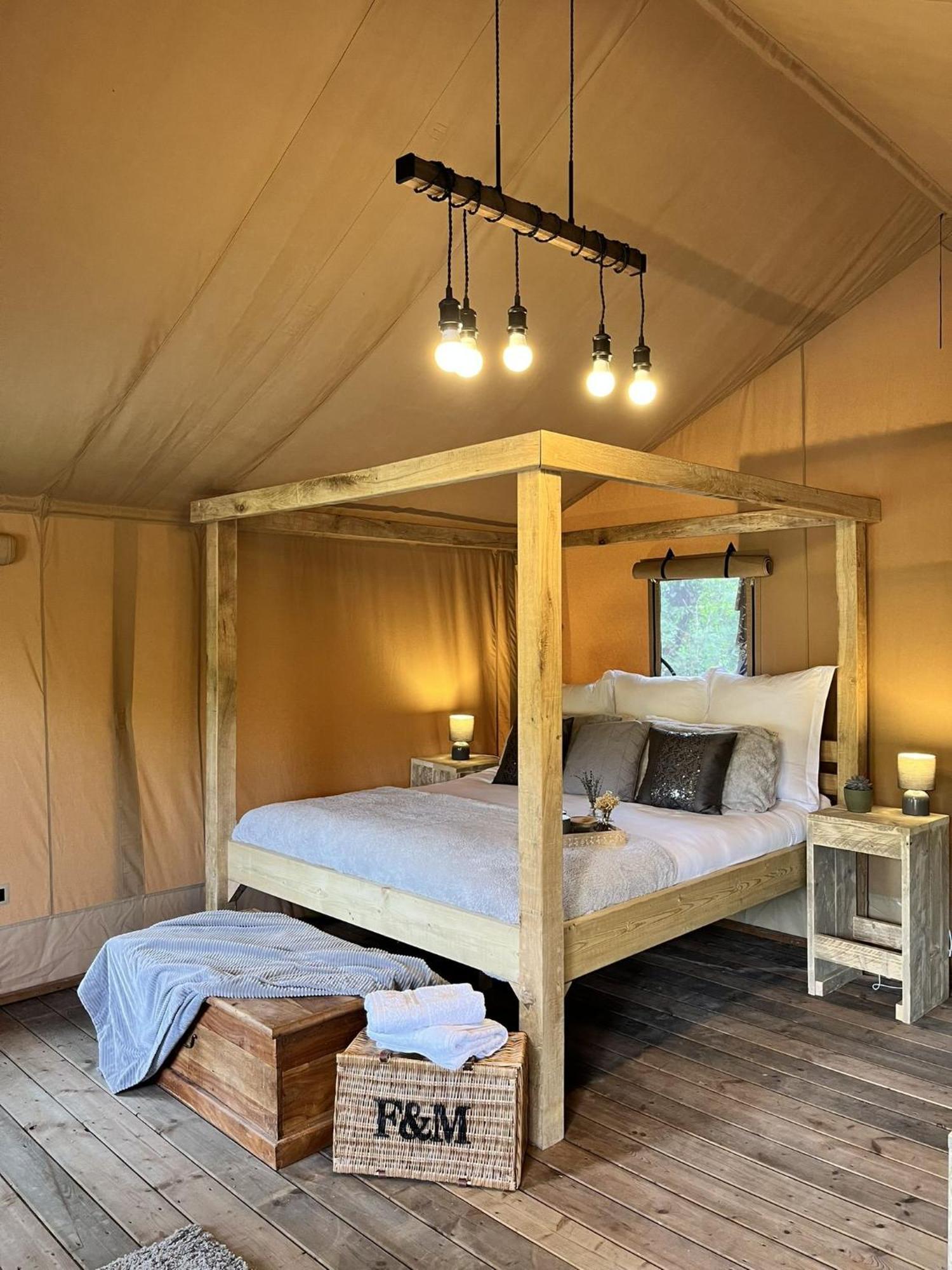 Teal Safari Tent Droitwich Exterior photo